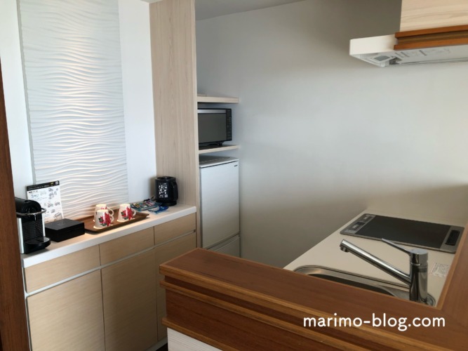 沖縄アラマハイナコンドホテルスーペリアルーム部屋のキッチン（1歳子連れ宿泊記）