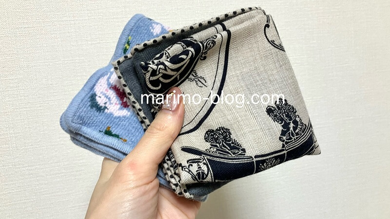 エルメスガブロッシュはかなりコンパクトになる(ハンカチと比較)