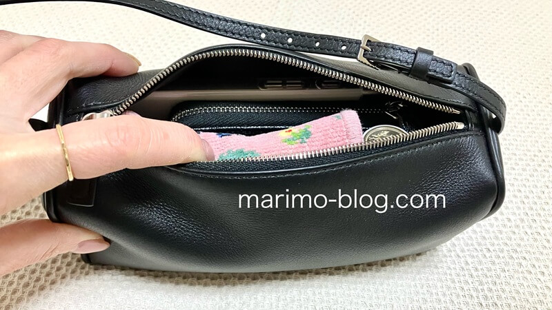 the row 90's bagの容量は意外と物が入る