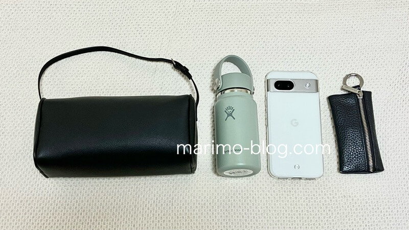 the row 90's bagの容量（ミニボトルも入る）